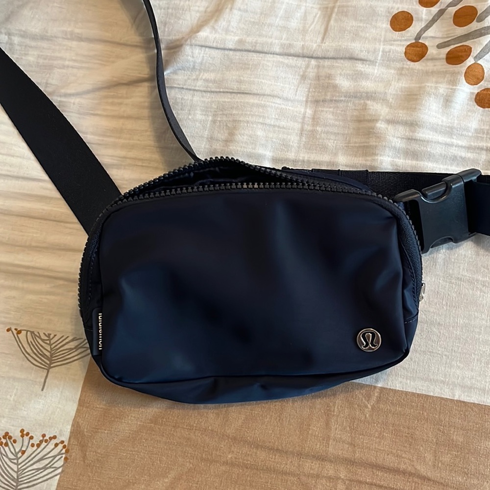 Lululemon Athletica Belt Bag in True Navy